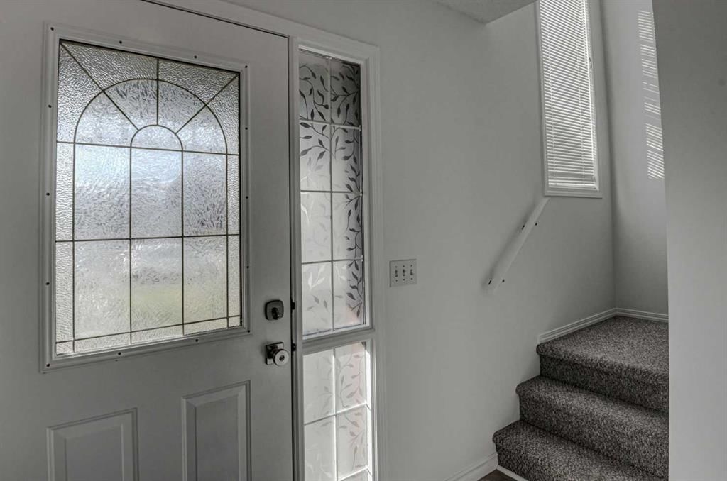 217 Somerside Close SW, Calgary — photo 3 of 40