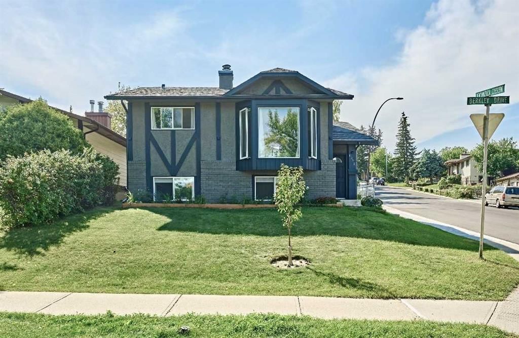 1371 BERKLEY Drive NW, Calgary — main listing photo