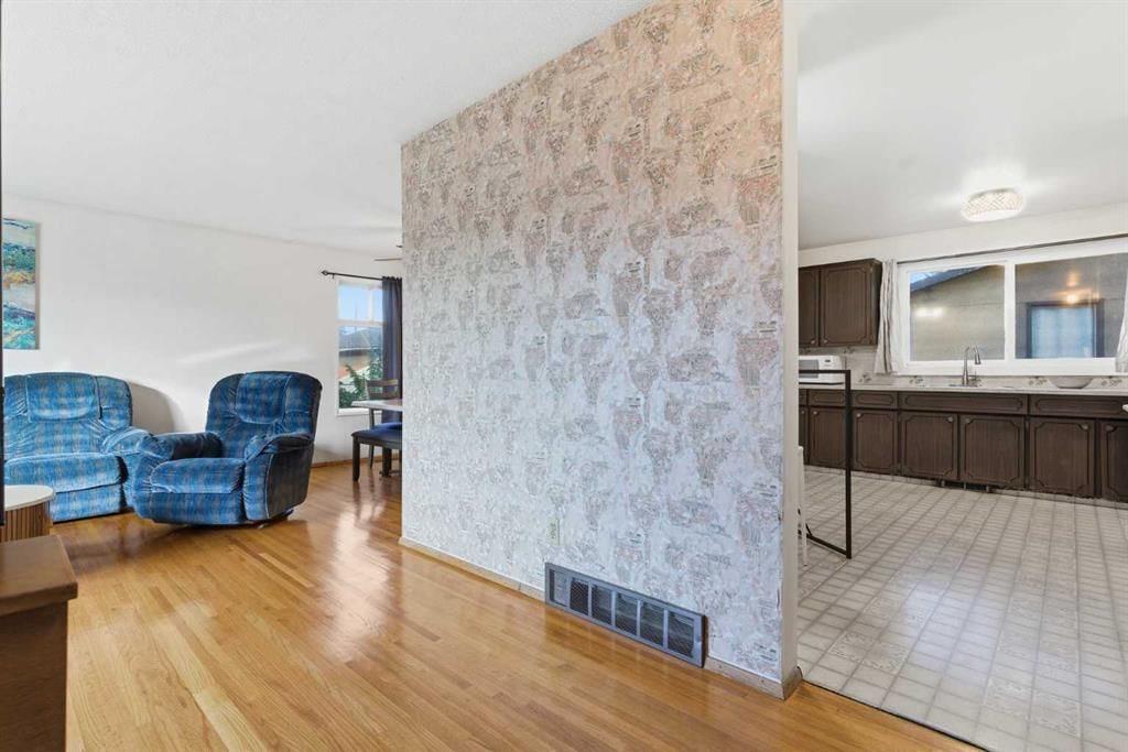 204 Martell Road NE, Calgary — photo 3 of 40