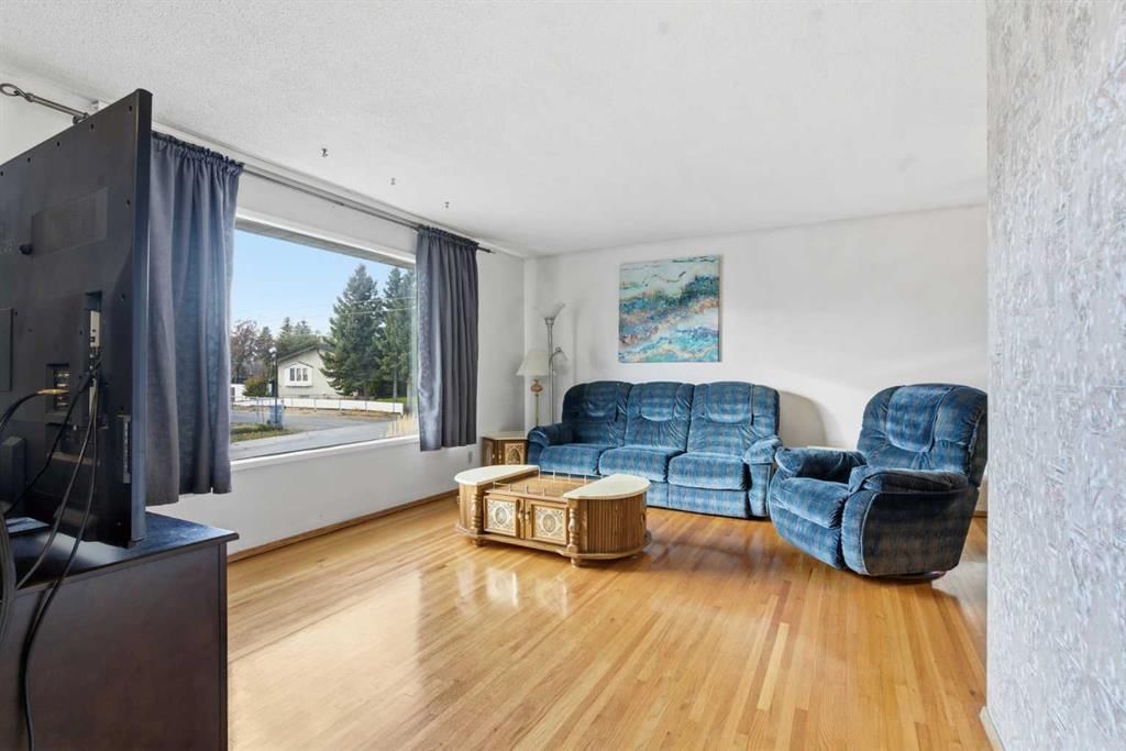 204 Martell Road NE, Calgary — photo 5 of 40