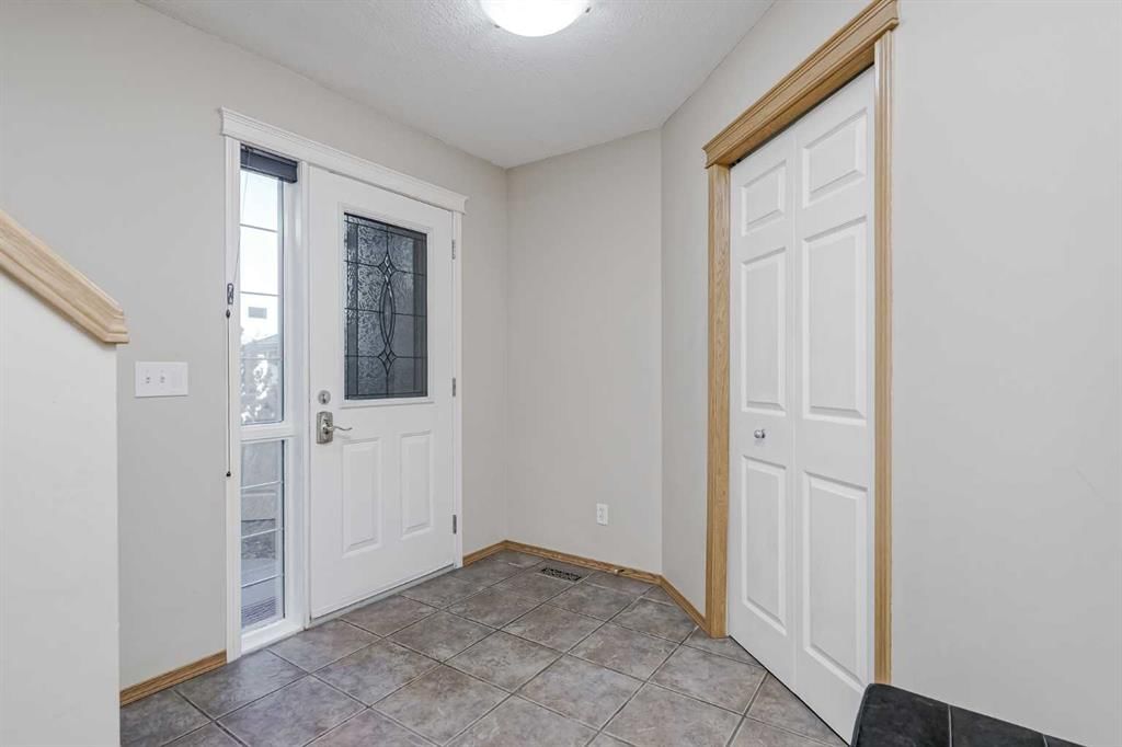 8 Everstone Rise SW, Calgary — photo 4 of 50