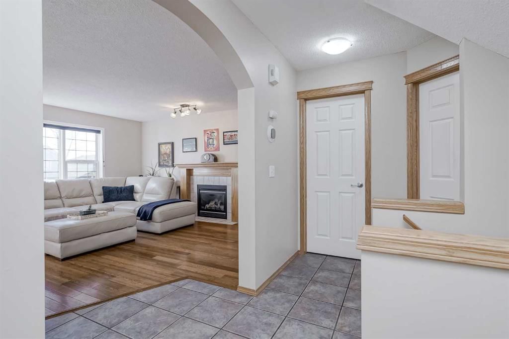 8 Everstone Rise SW, Calgary — photo 5 of 50