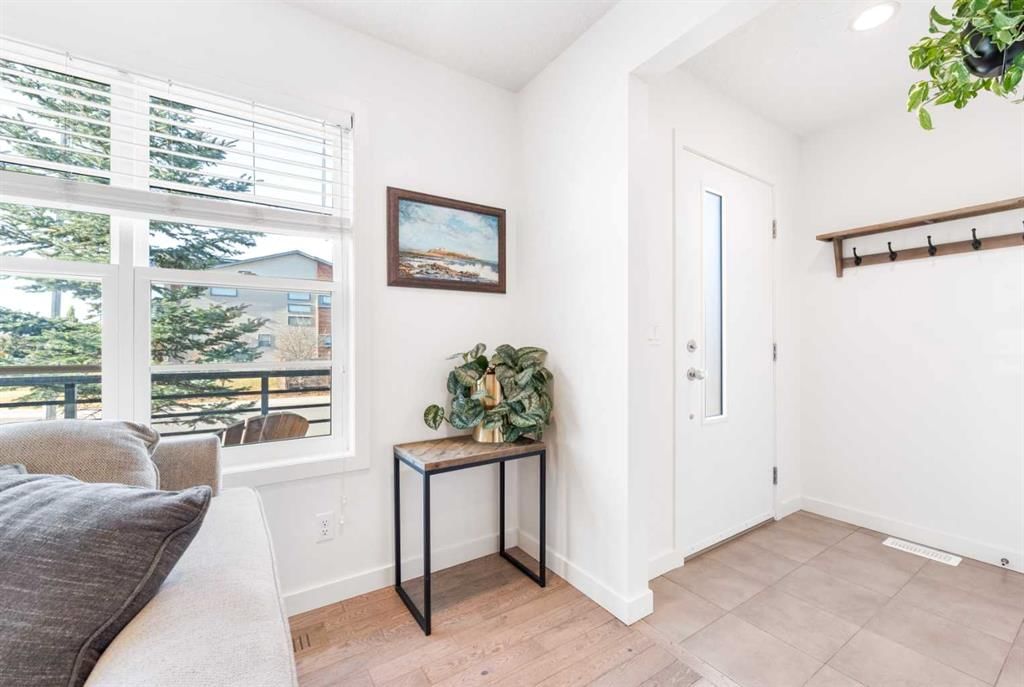 497 Walden Drive SE, Calgary — photo 3 of 41