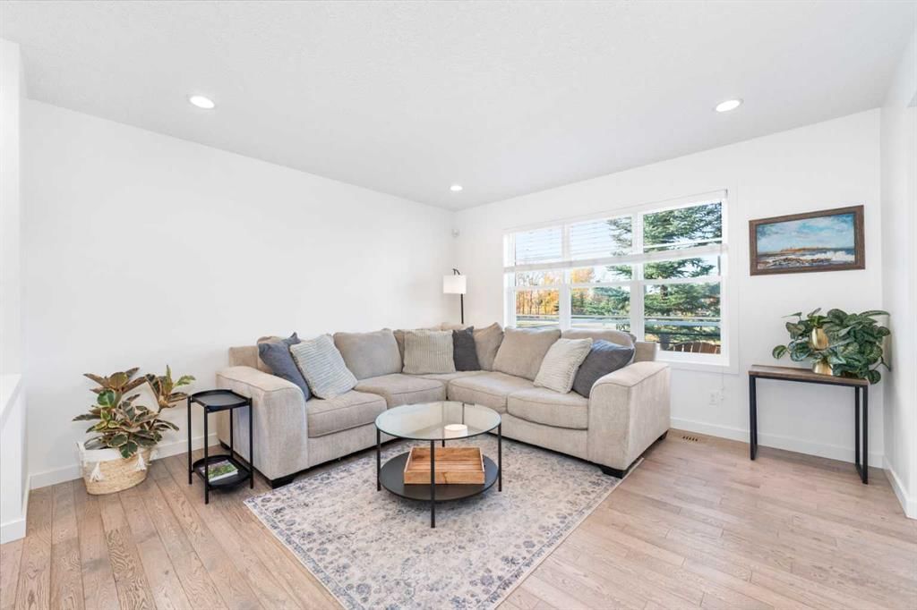 497 Walden Drive SE, Calgary — photo 4 of 41