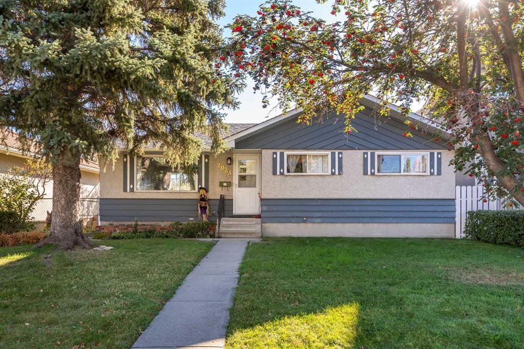 2023 53 Avenue SW, Calgary — main listing photo