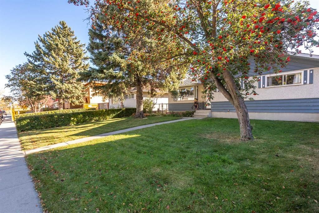 2023 53 Avenue SW, Calgary — photo 4 of 17