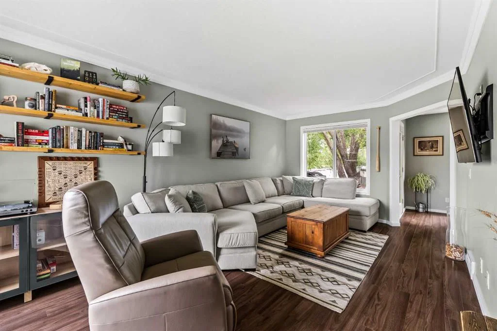 10481 Hidden Valley Drive NW, Calgary — photo 5 of 35