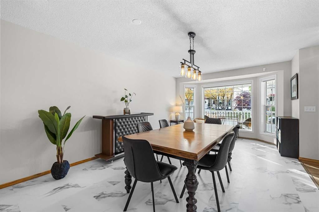 92 Hidden Spring Place NW, Calgary — photo 5 of 44