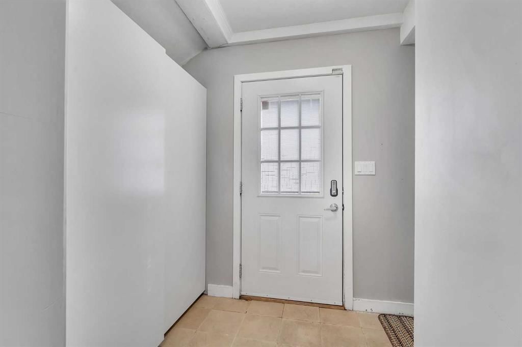 314 8 Avenue NE, Calgary — photo 4 of 32