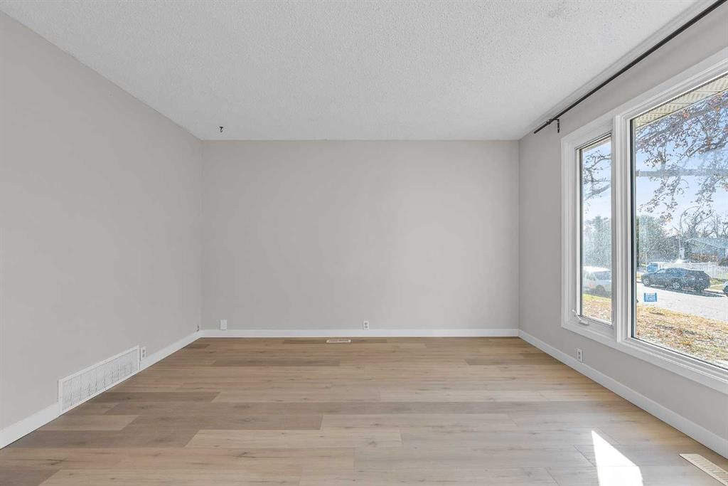 7840 21A Street SE, Calgary — photo 3 of 34