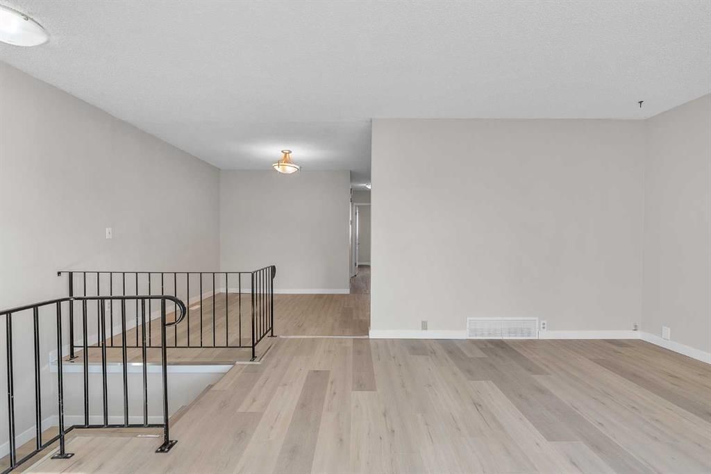 7840 21A Street SE, Calgary — photo 4 of 34