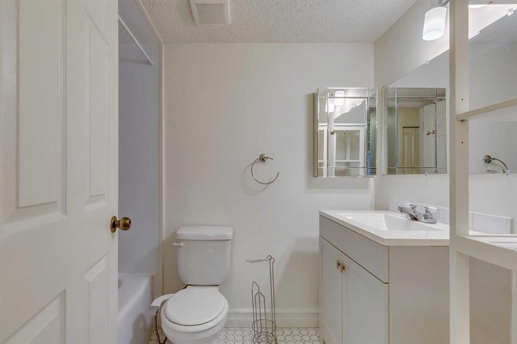 304, 2140 17A Street SW, Calgary — photo 4 of 27