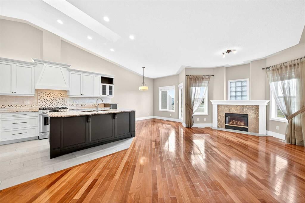 80 Sierra Morena Landing SW, Calgary — photo 4 of 42