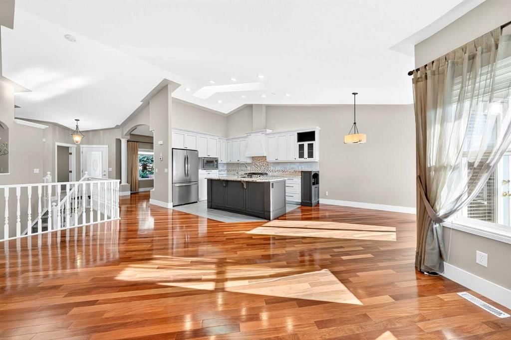 80 Sierra Morena Landing SW, Calgary — photo 5 of 42