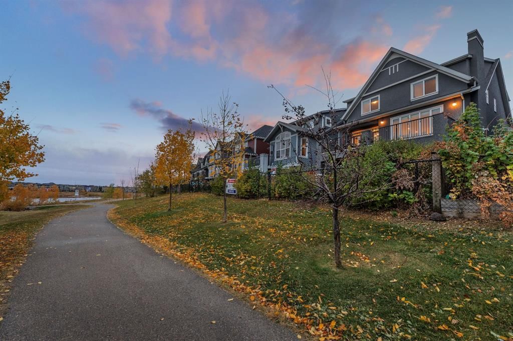 50 Masters Avenue SE, Calgary — photo 3 of 50