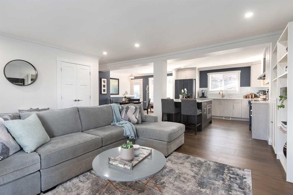 89 Woodlark Drive SW, Calgary — photo 3 of 42