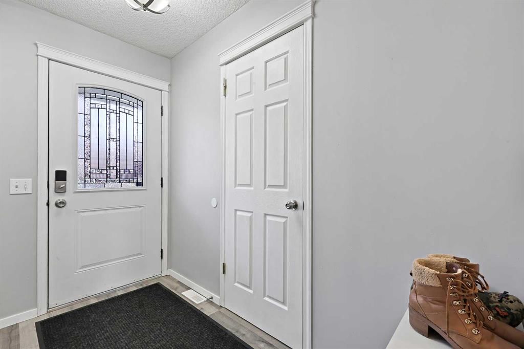 23 Inverness Gardens SE, Calgary — photo 4 of 45