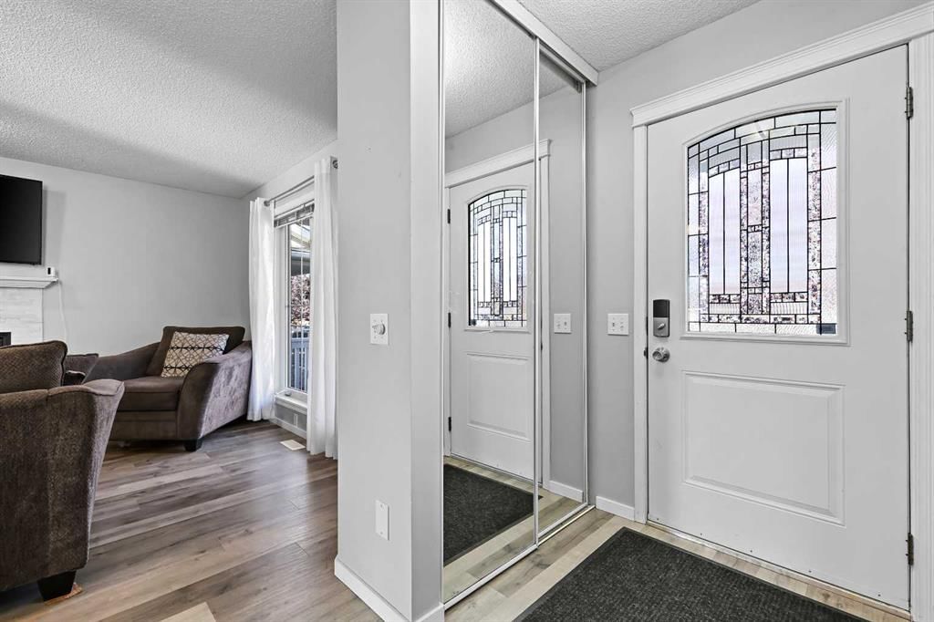 23 Inverness Gardens SE, Calgary — photo 5 of 45