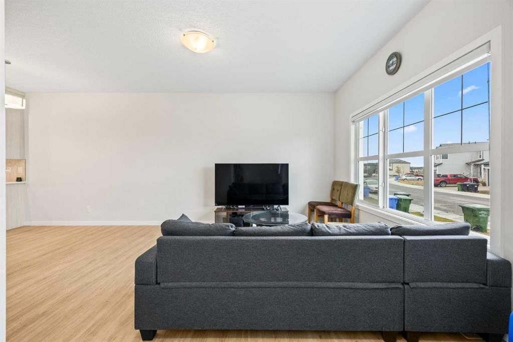288 Cornerbrook Drive NE, Calgary — photo 3 of 34