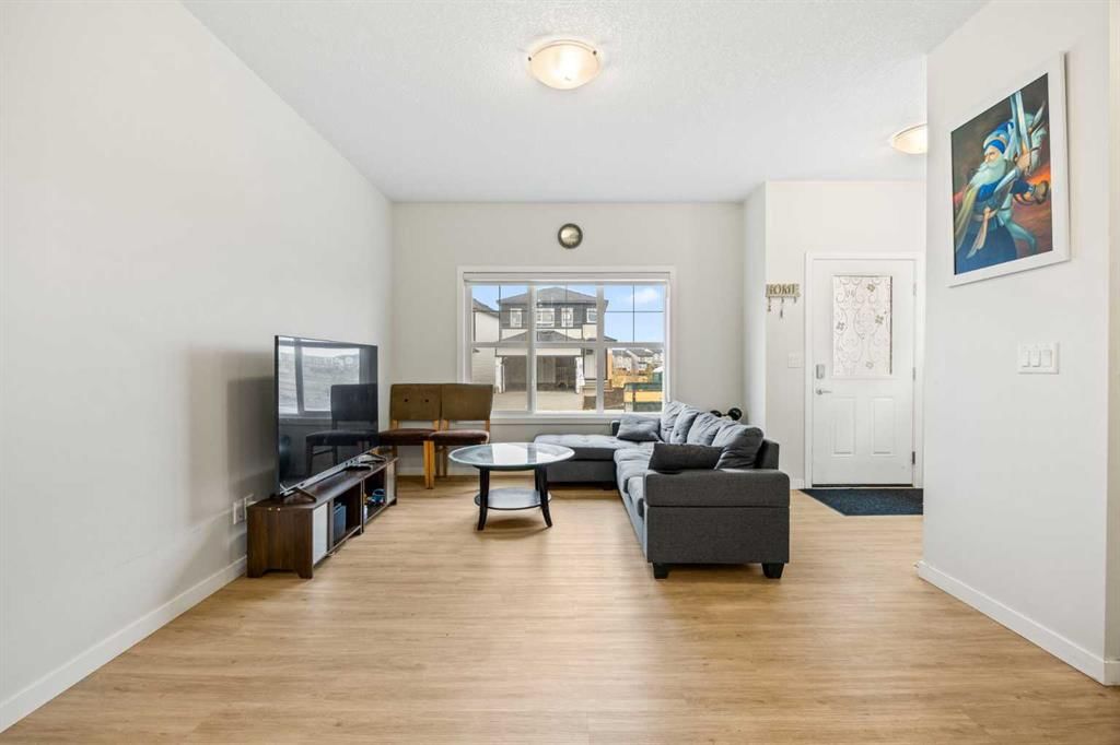 288 Cornerbrook Drive NE, Calgary — photo 5 of 34
