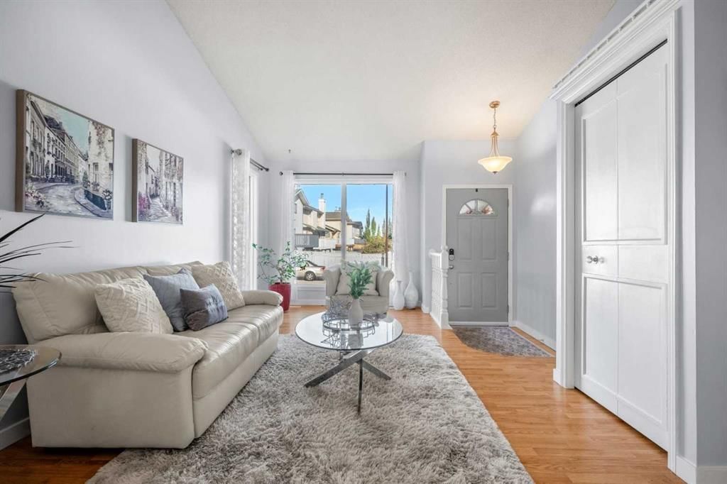 136 Sanderling Close NW, Calgary — photo 4 of 50