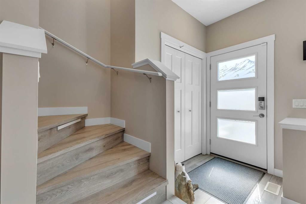 158 Livingston Common NE, Calgary — photo 2 of 35