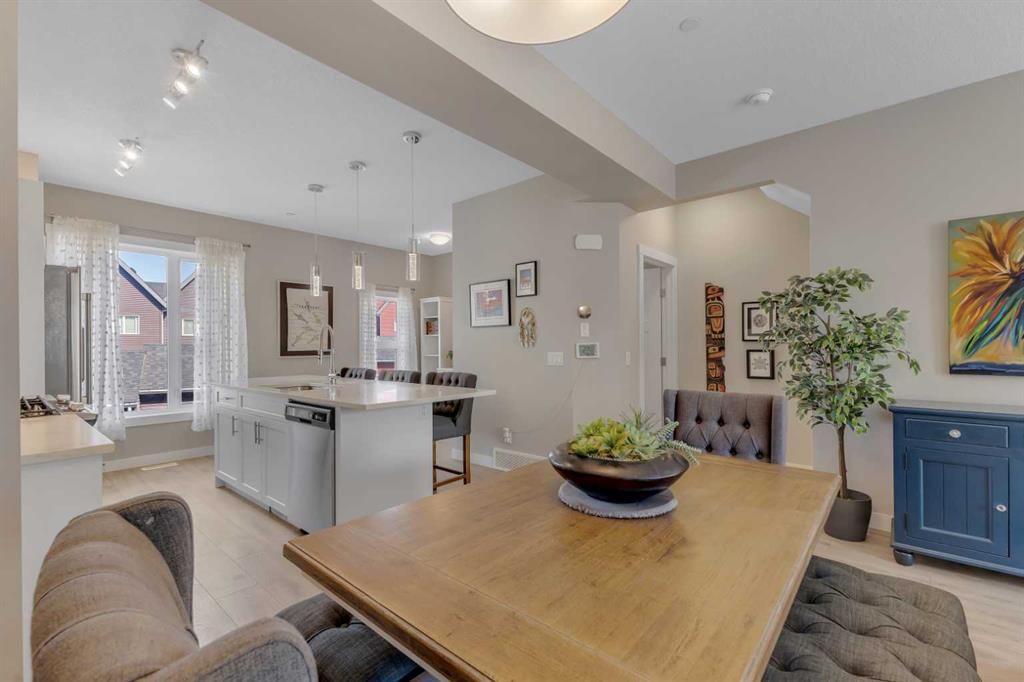 158 Livingston Common NE, Calgary — photo 4 of 35