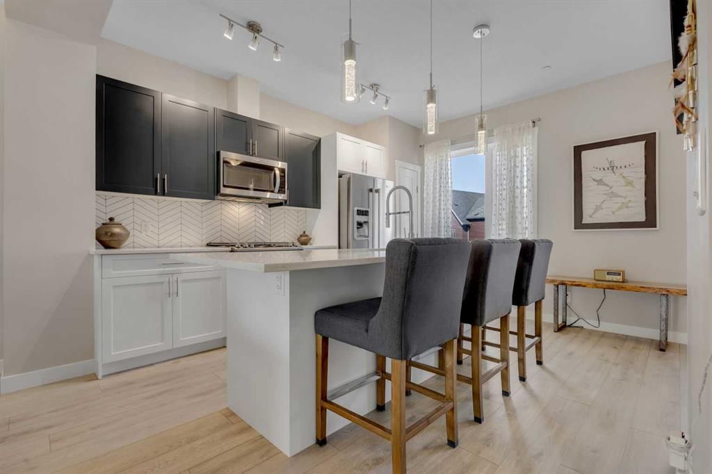 158 Livingston Common NE, Calgary — photo 5 of 35