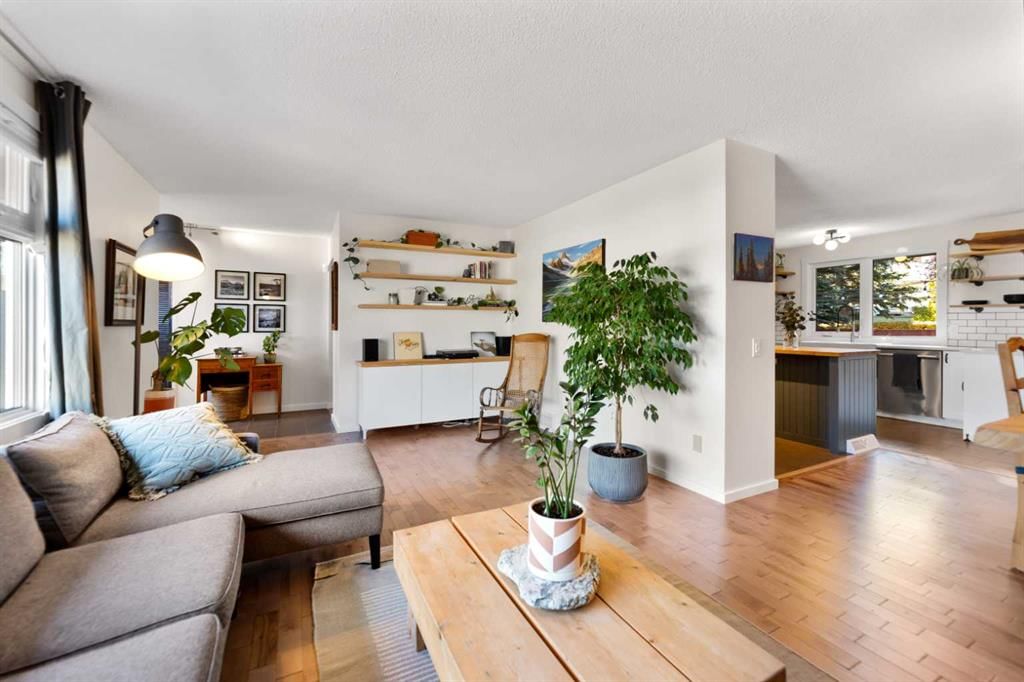 5003 Dalhart Road NW, Calgary — photo 5 of 47