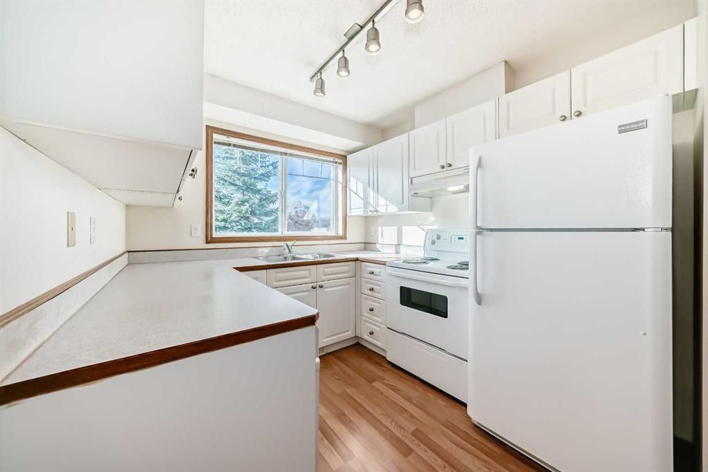 306, 11 Somervale View SW, Calgary — photo 5 of 28