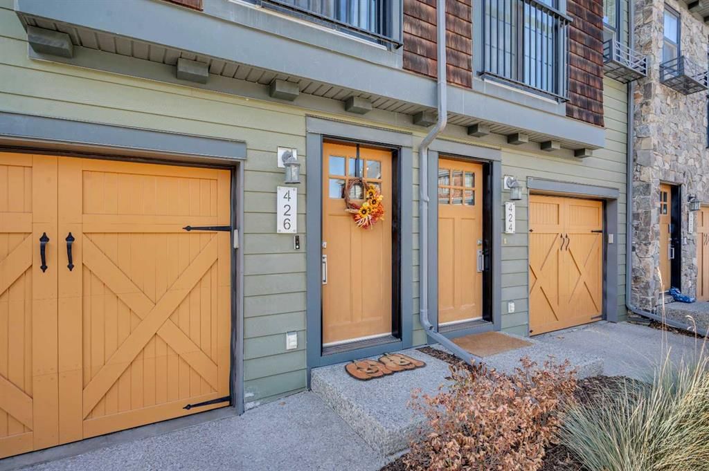 426 Ascot Circle SW, Calgary — photo 3 of 34