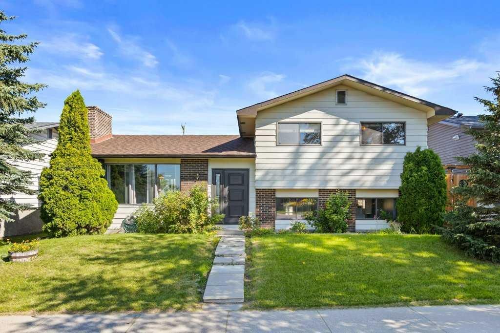 4724 Rundlehorn Drive NE, Calgary — main listing photo