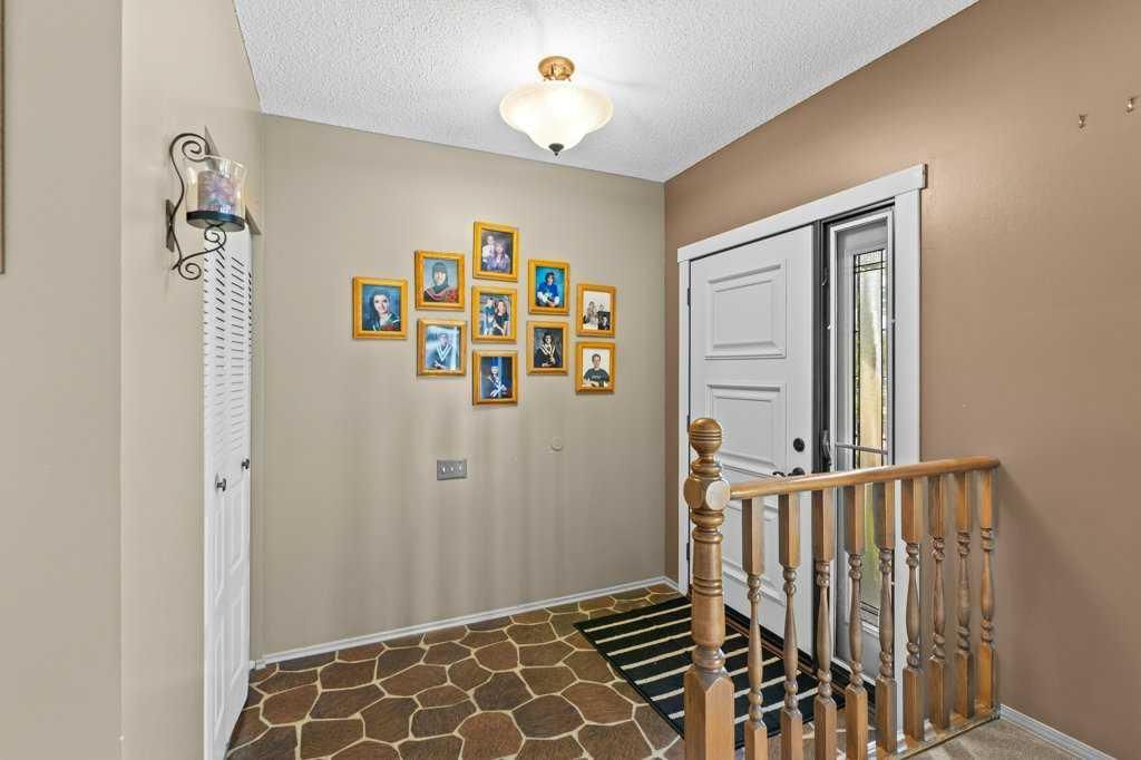 4724 Rundlehorn Drive NE, Calgary — photo 3 of 42