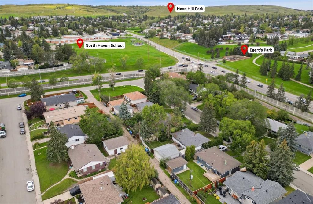 439 Hendon Drive NW, Calgary — photo 4 of 44