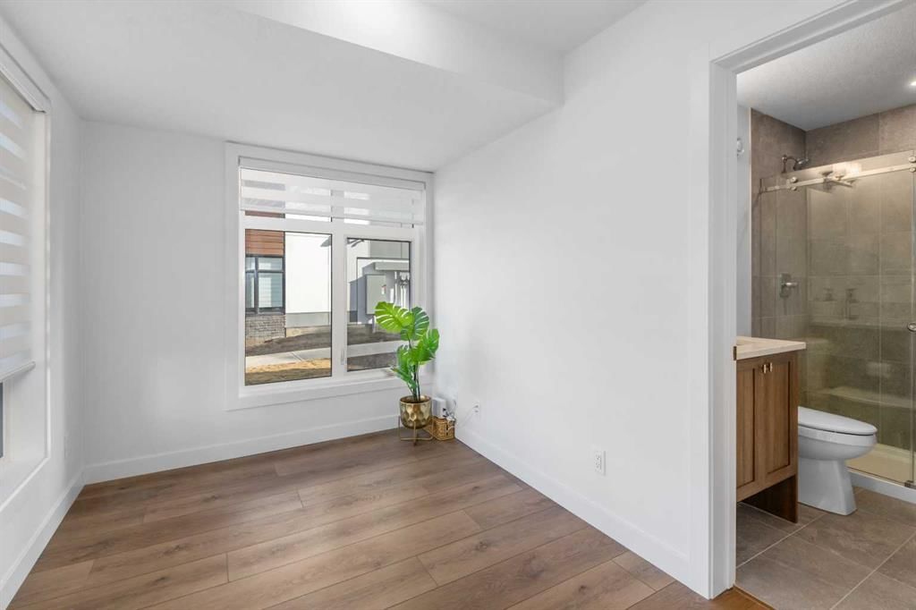 8305 8 Avenue SW, Calgary — photo 4 of 38