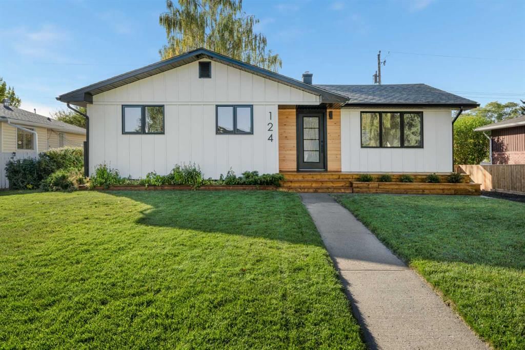 124 Gainsborough Drive SW, Calgary — main listing photo
