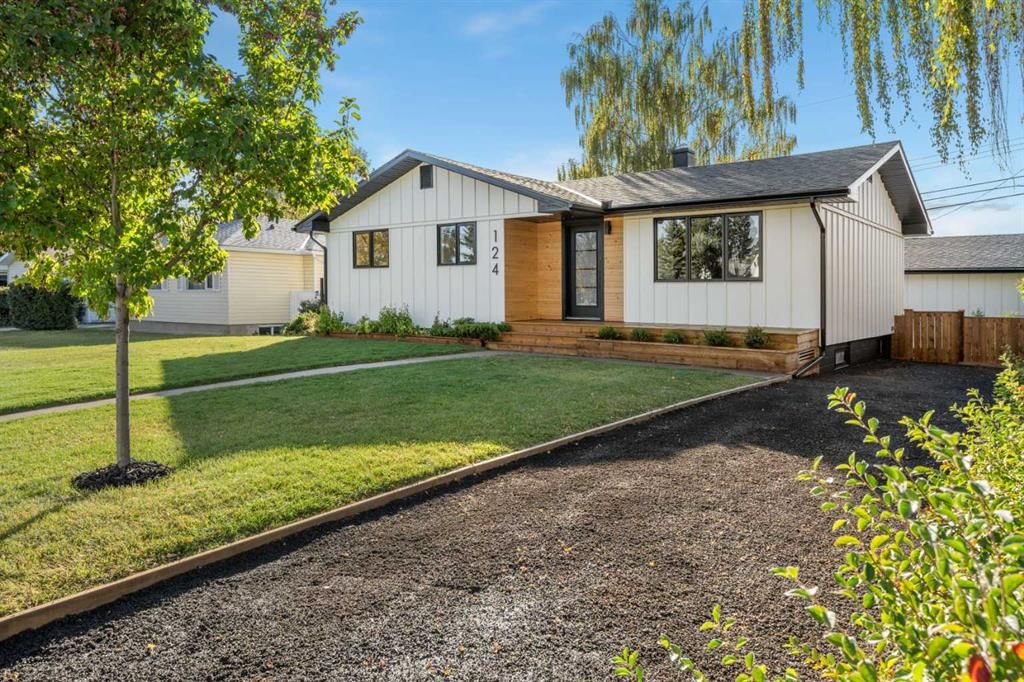 124 Gainsborough Drive SW, Calgary — photo 3 of 50