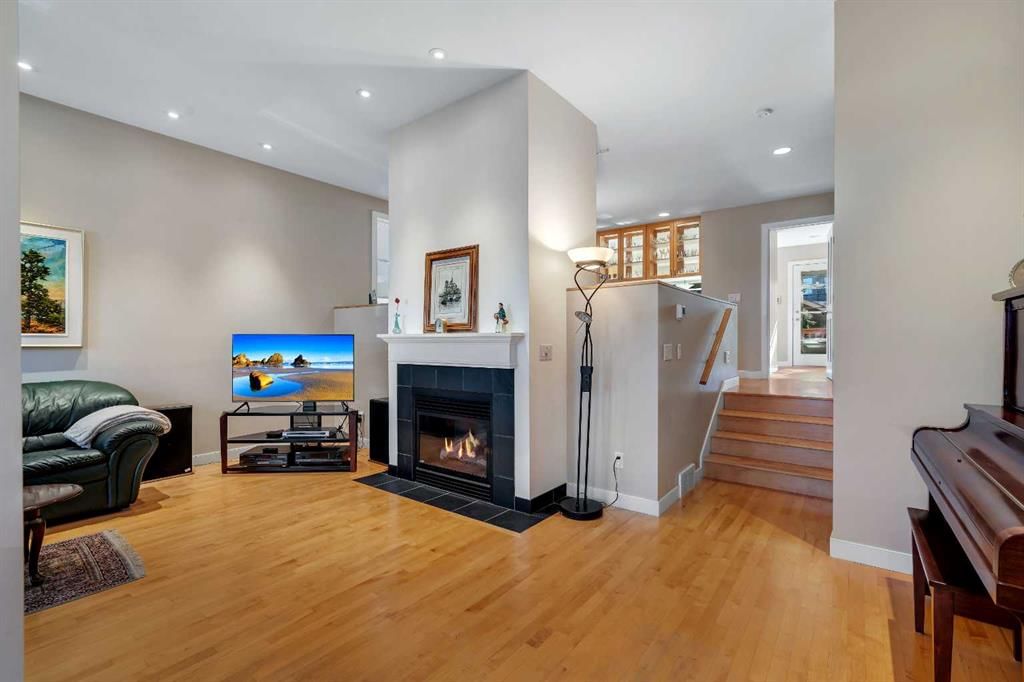 2215 2 Avenue NW, Calgary — photo 3 of 48