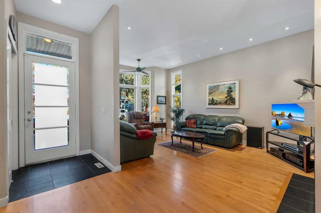 2215 2 Avenue NW, Calgary — photo 4 of 48