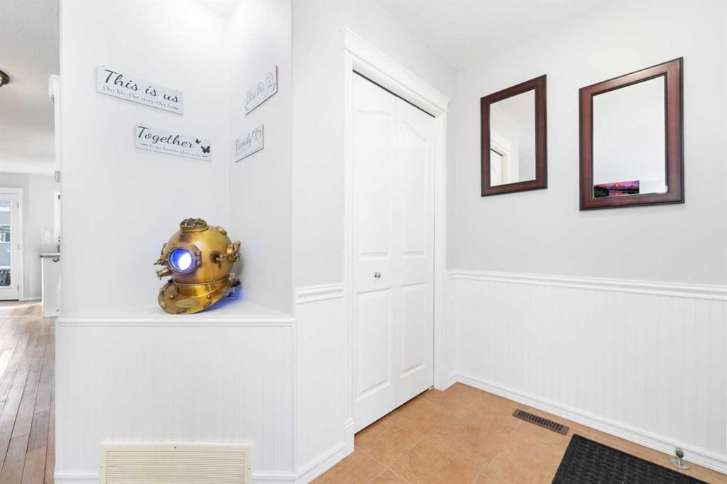 114 Silverado Saddle Crescent SW, Calgary — photo 4 of 41