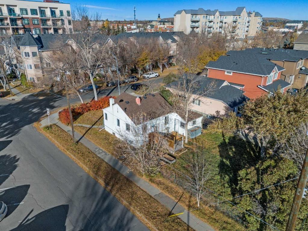 1402 Centre A Street NE, Calgary — photo 4 of 15