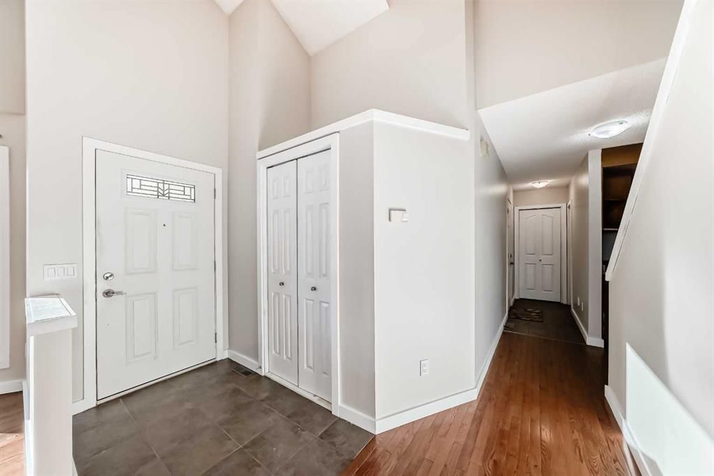 2740 Signal Hill Drive SW, Calgary — photo 3 of 31