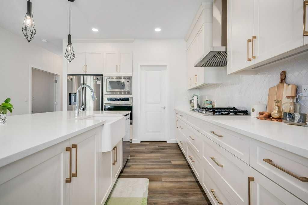 240 Magnolia Heath SE, Calgary — photo 4 of 39