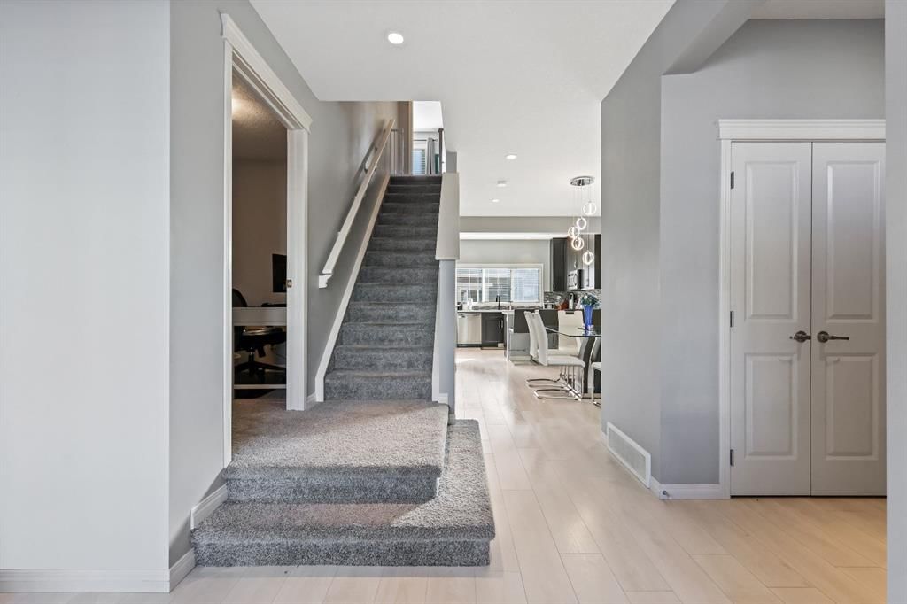 75 Masters Crescent SE, Calgary — photo 3 of 28