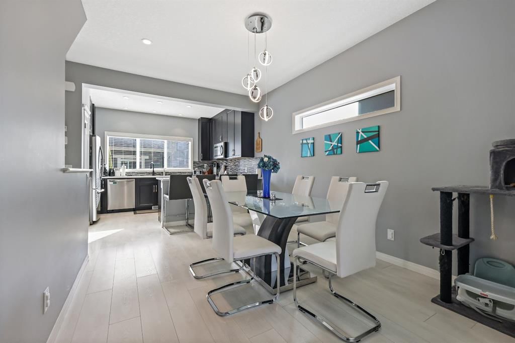 75 Masters Crescent SE, Calgary — photo 4 of 28