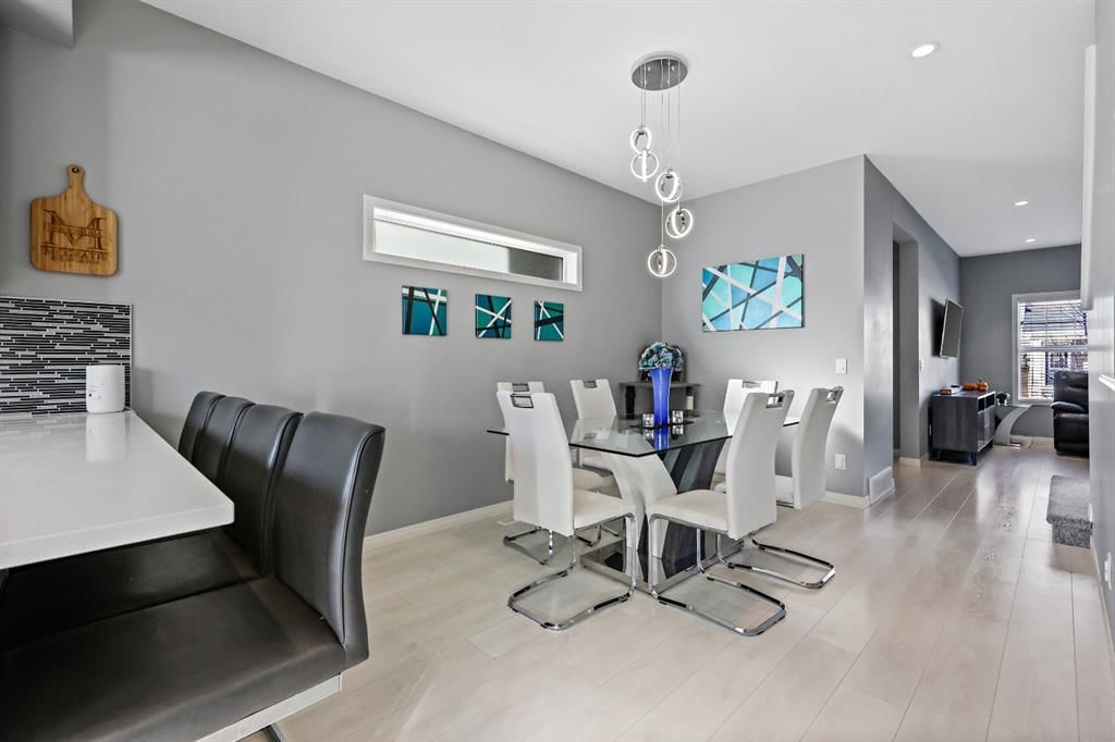 75 Masters Crescent SE, Calgary — photo 5 of 28