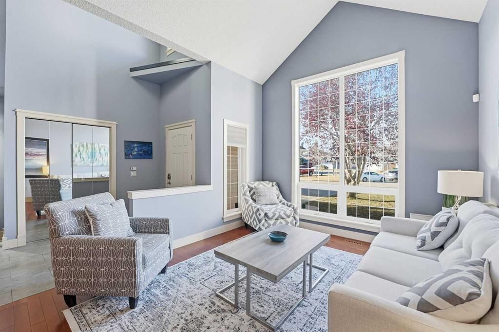137 Sceptre Court NW, Calgary — photo 5 of 47