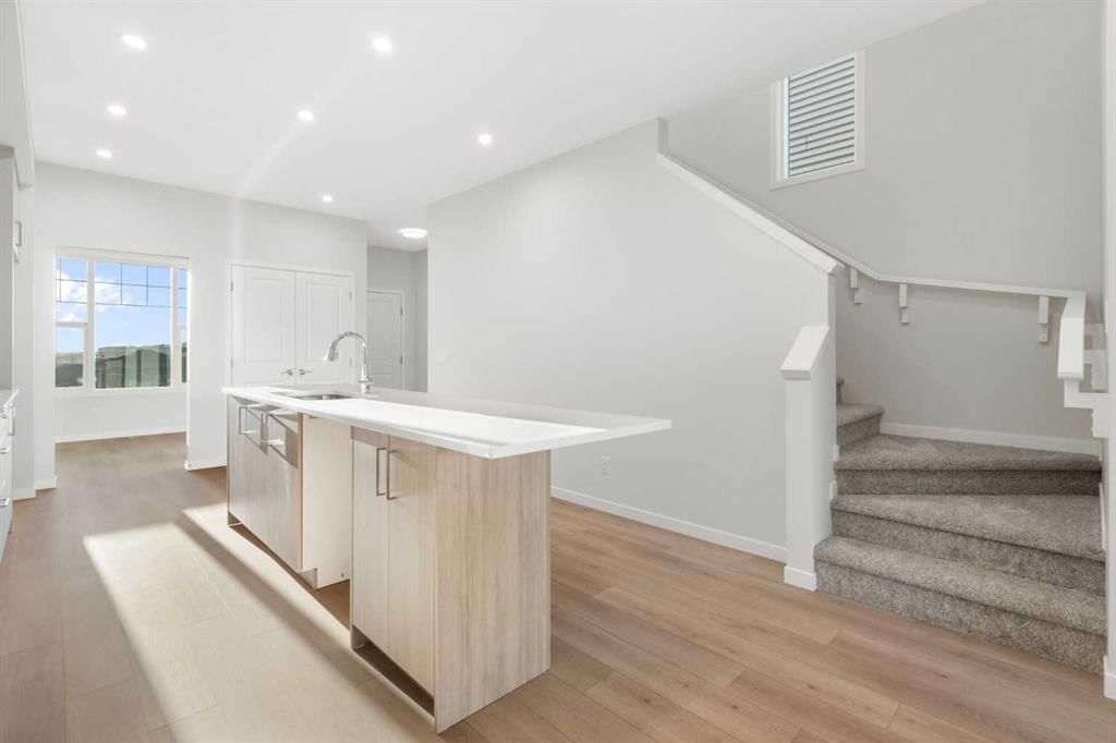41 Annette Landing NW, Calgary — photo 5 of 45