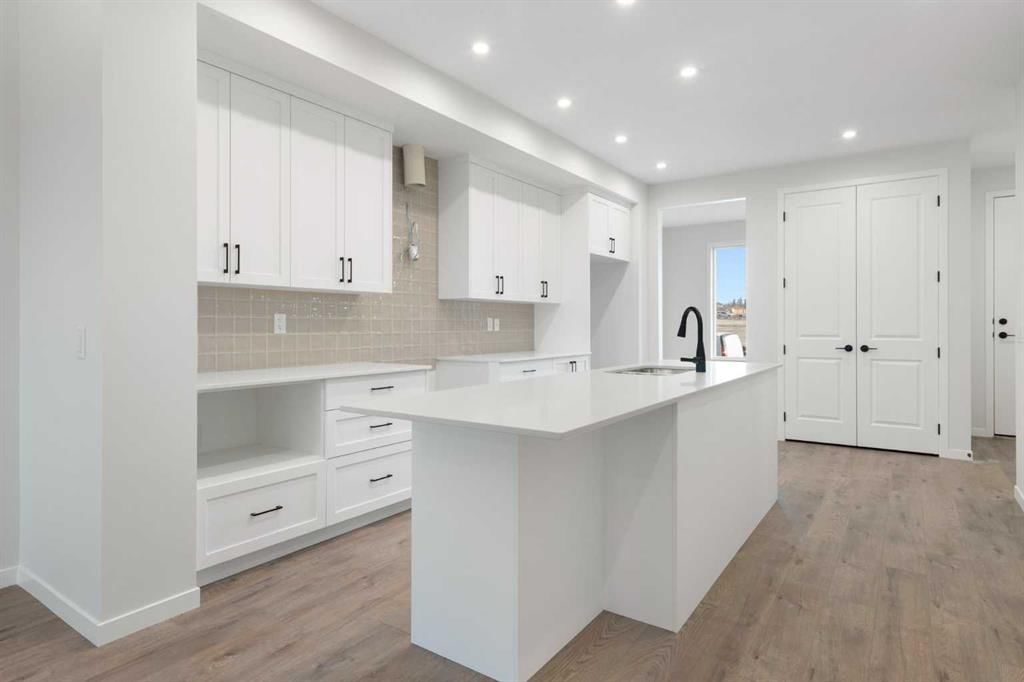 103 Royston Way NW, Calgary — photo 3 of 43