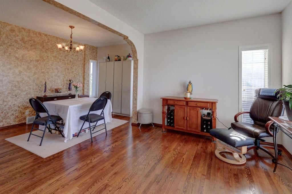 20 Coral Reef Bay NE, Calgary — photo 5 of 44